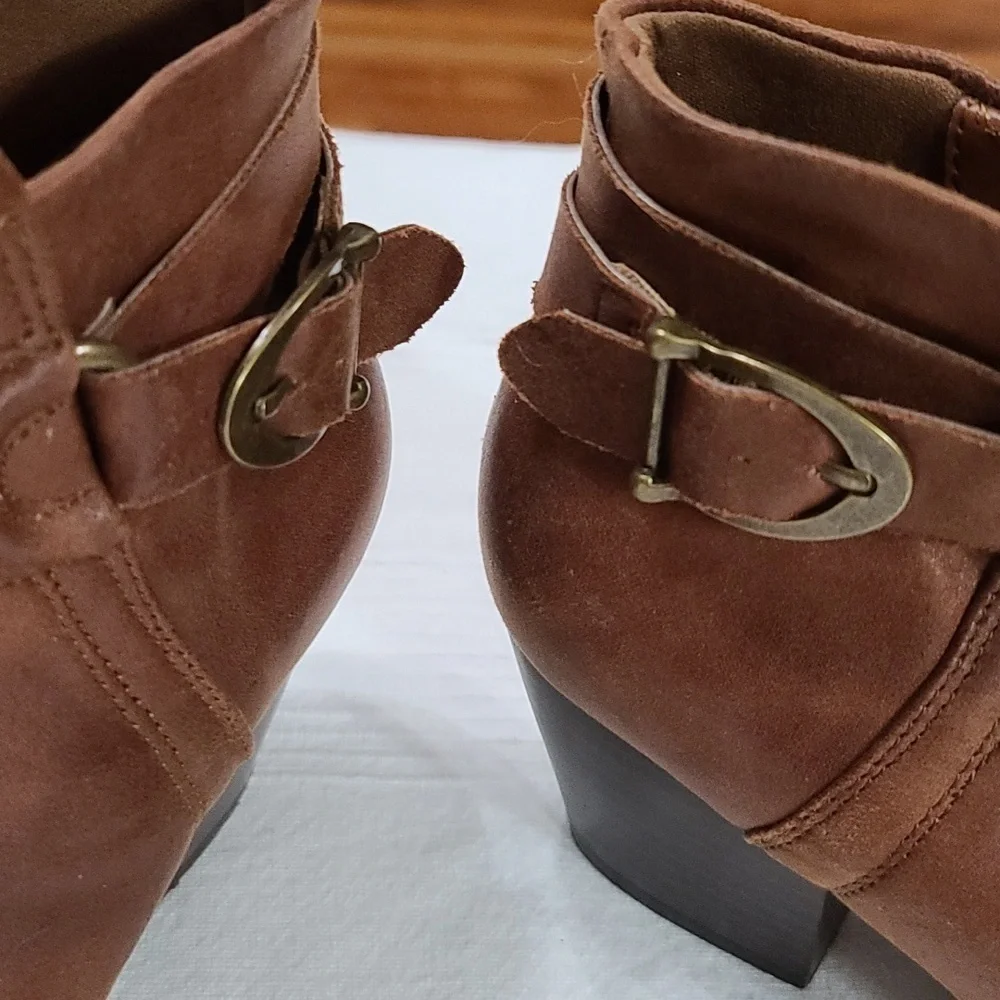 Wear Ever Womens Ankle Booties Brown Faux Lether Heeled Zips Buckles Sz 8.5 EUC‎